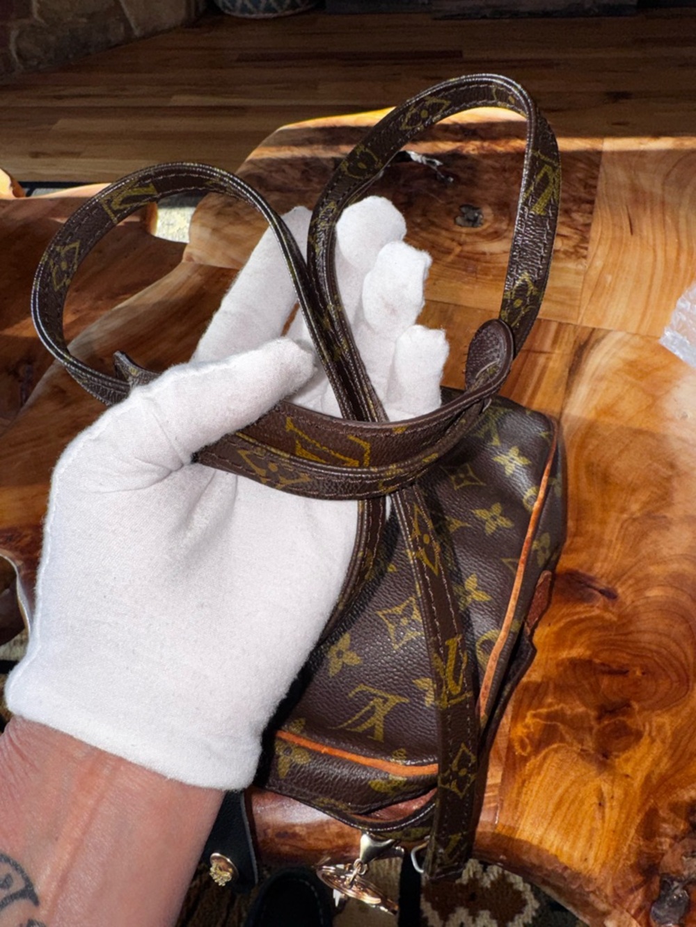 Louis Vuitton Crossbody
monogram bag DANUBE vintage reinvented - Picture 14 of 16
